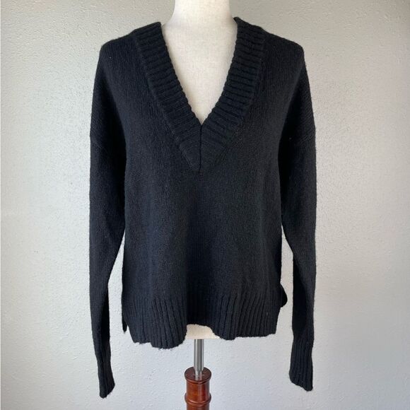 NWT Bar III V-Neck Sweater Size L - Picture 1 of 6